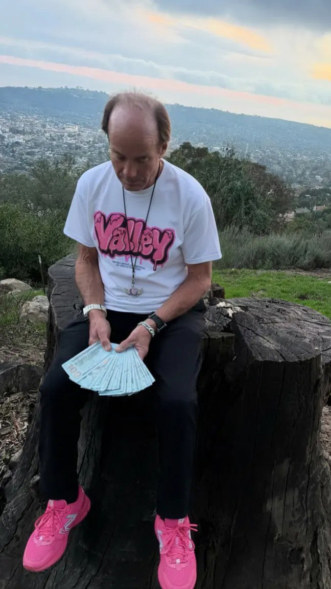 Graffiti Valley Tee - Hot Pink